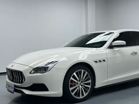 Maserati Quattroporte