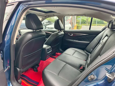 Infiniti Q50L