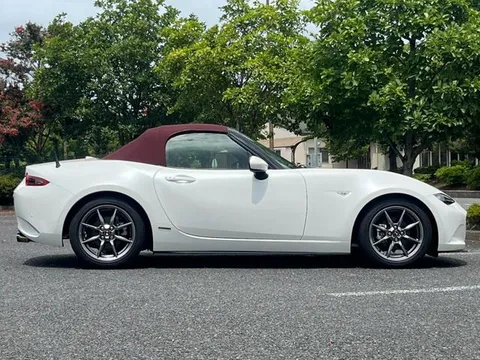 Mazda MX-5 (Roadster)