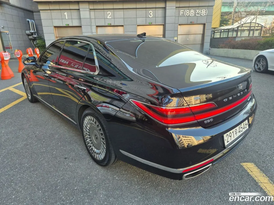 Genesis G90