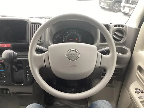 Nissan Clipper Van