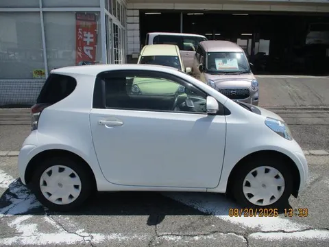 Toyota iQ