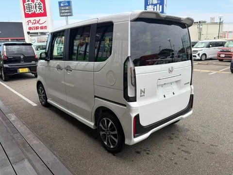 Honda N-BOX Custom