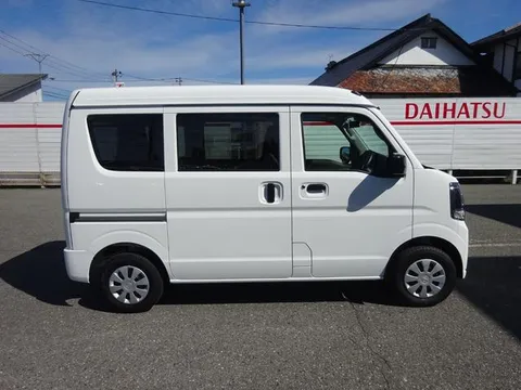 Nissan Clipper Van