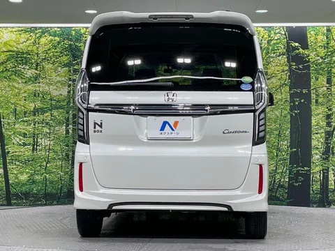 Honda N-BOX Custom