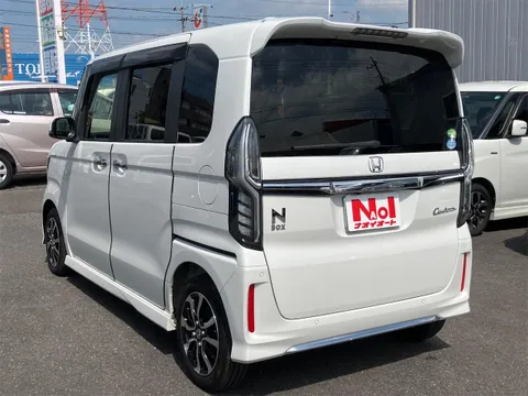 Honda N-BOX Custom