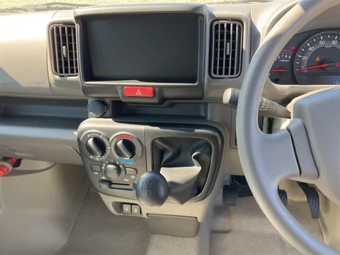 Nissan Clipper Van