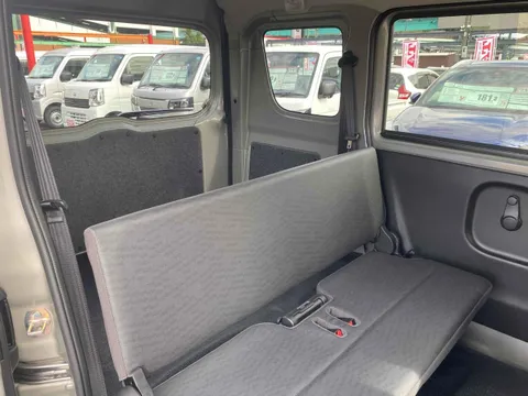 Nissan Clipper Van