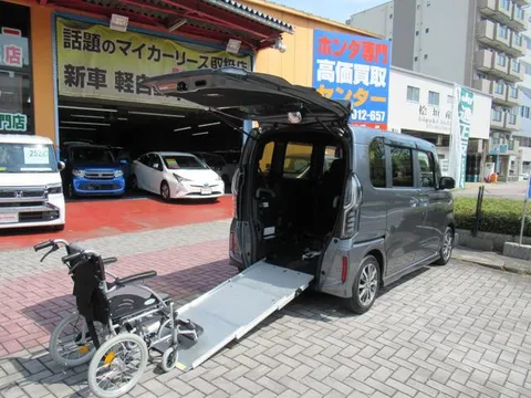 Honda N-BOX Custom