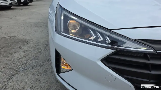 Hyundai Elantra (Avante)