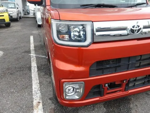 Toyota Pixis Mega