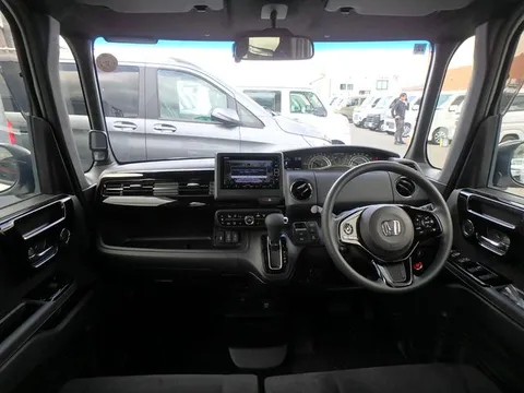 Honda N-BOX Custom