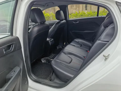 Chery Arrizo 5