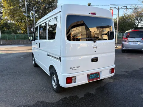 Nissan Clipper Van