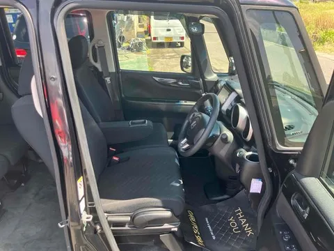 Honda N-BOX Custom