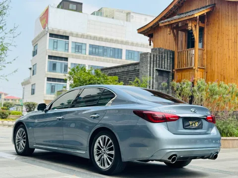 Infiniti Q50L