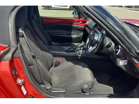 Mazda MX-5 (Roadster)