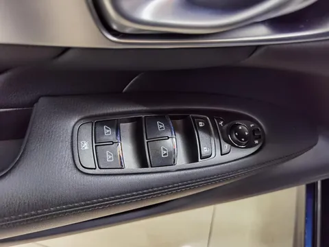Infiniti Q70