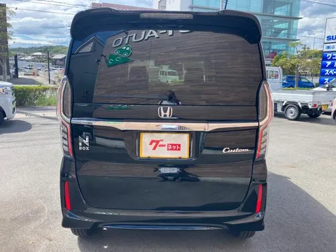 Honda N-BOX Custom