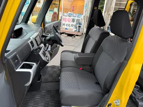 Toyota Pixis Mega