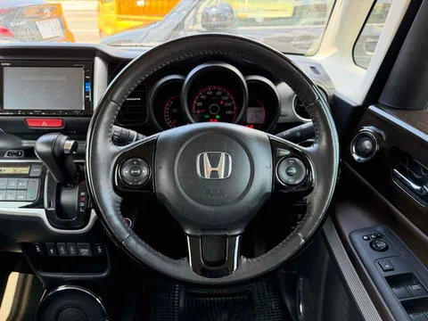 Honda N-BOX Slash