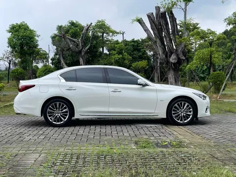 Infiniti Q50L