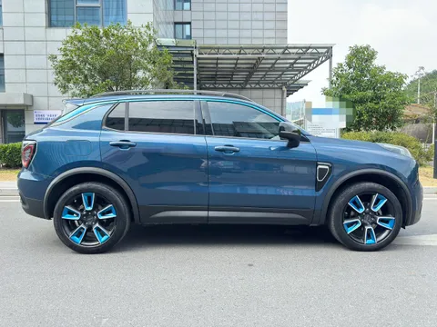Lynk & Co 01