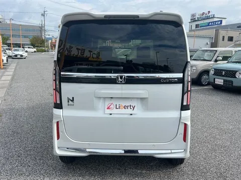 Honda N-BOX Custom