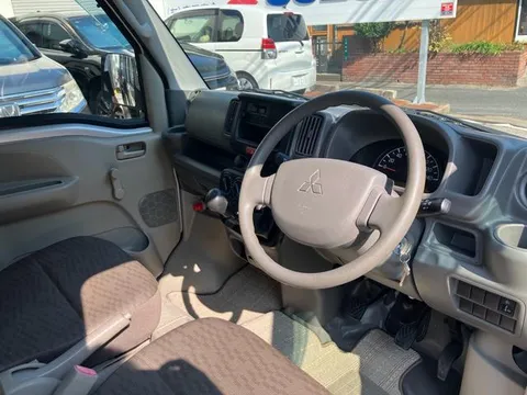 Mitsubishi Minicab Van