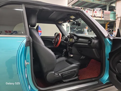 MINI Cooper Convertible