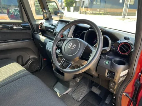 Honda N-BOX Custom