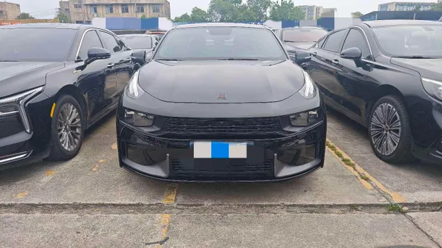 Lynk & Co 03
