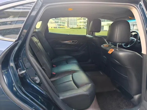 Infiniti Q70