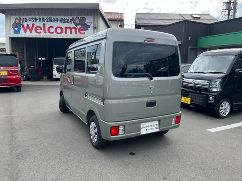 Nissan Clipper Van