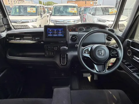 Honda N-BOX Custom