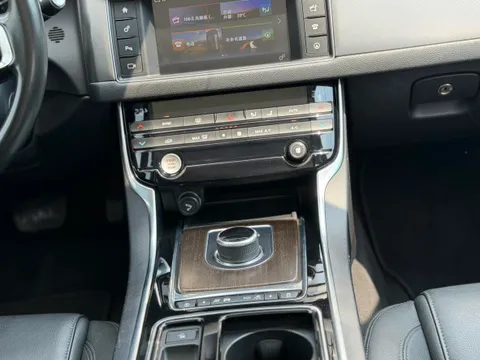 Jaguar XFL