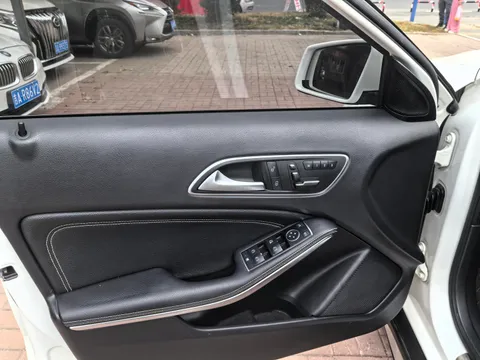Mercedes-Benz Mercedes-Benz GLA