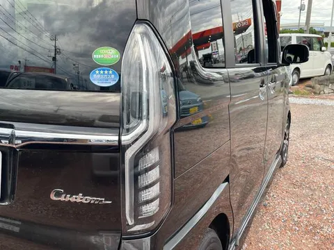 Honda N-BOX Custom