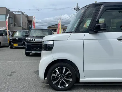 Honda N-BOX Custom