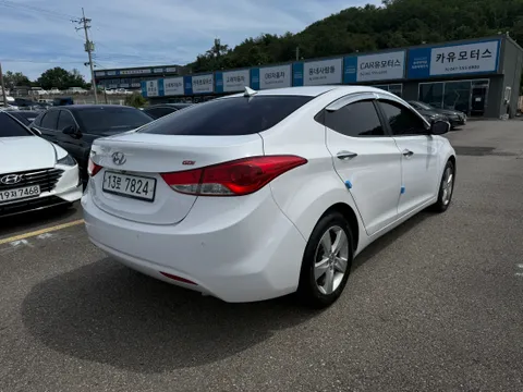 Hyundai Elantra (Avante)
