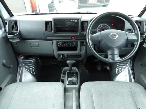 Nissan Clipper Van