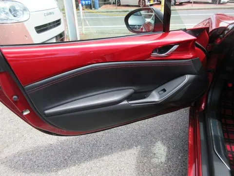 Mazda MX-5 (Roadster)