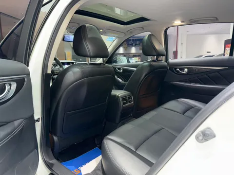 Infiniti Q50L