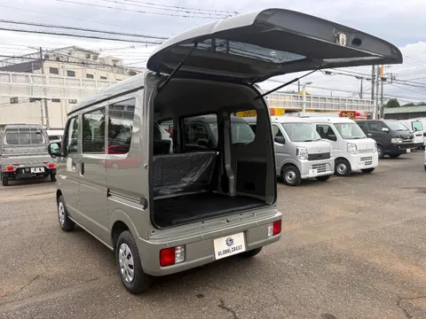 Nissan Clipper Van