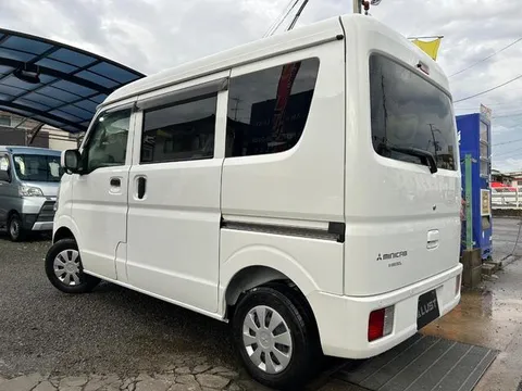 Mitsubishi Minicab Van
