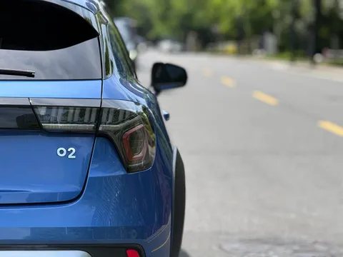 Lynk & Co 02