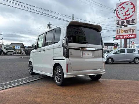 Honda N-BOX Custom