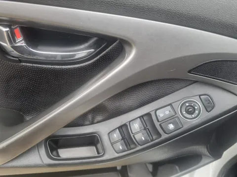 Hyundai Elantra (Avante)