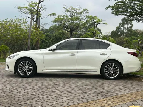 Infiniti Q50L