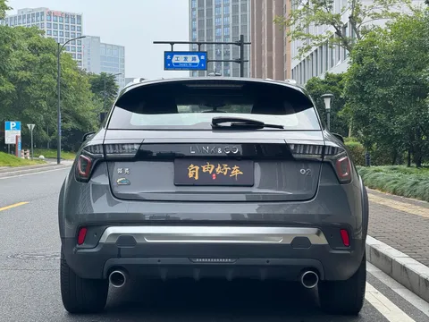 Lynk & Co 02